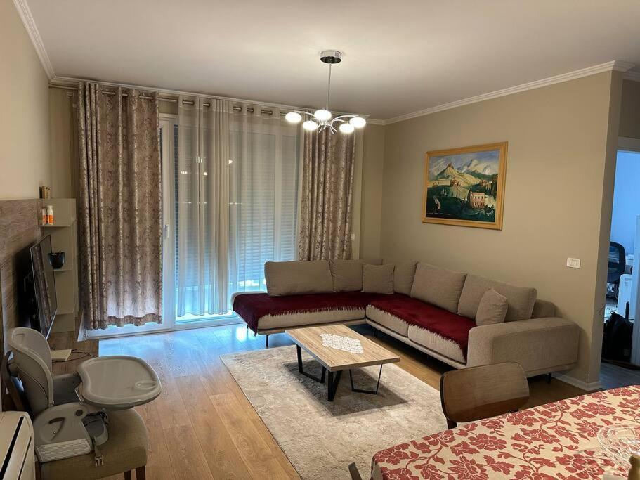 Family Friendly 2 Bedroom Apartment Eden Gardens Tirana City Center 외부 사진